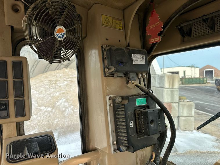 image for item DO5110 2004 Caterpillar 143H  motor grader