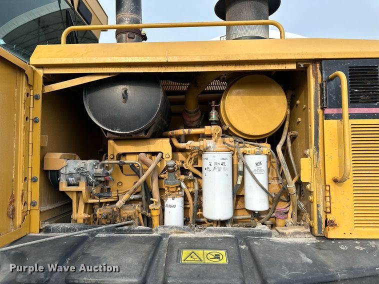 image for item DO5110 2004 Caterpillar 143H  motor grader