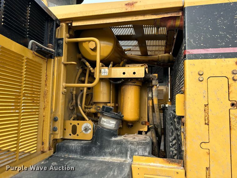 image for item DO5110 2004 Caterpillar 143H  motor grader