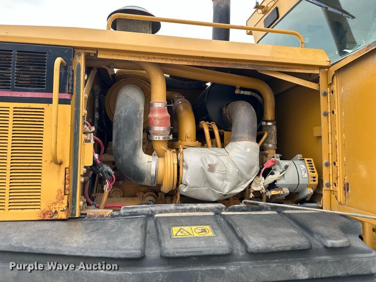 image for item DO5110 2004 Caterpillar 143H  motor grader