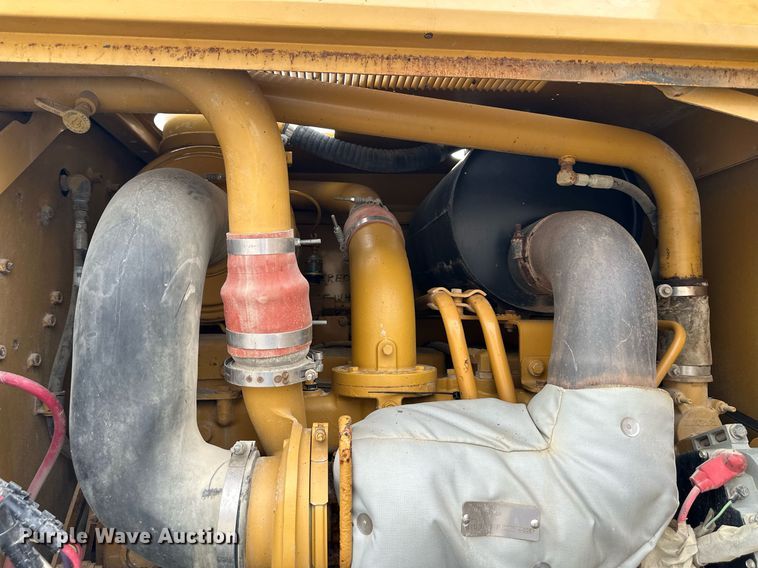 image for item DO5110 2004 Caterpillar 143H  motor grader