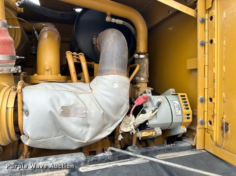 image for item DO5110 2004 Caterpillar 143H  motor grader