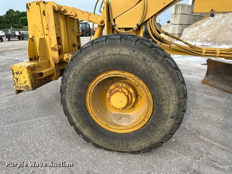 image for item DO5110 2004 Caterpillar 143H  motor grader