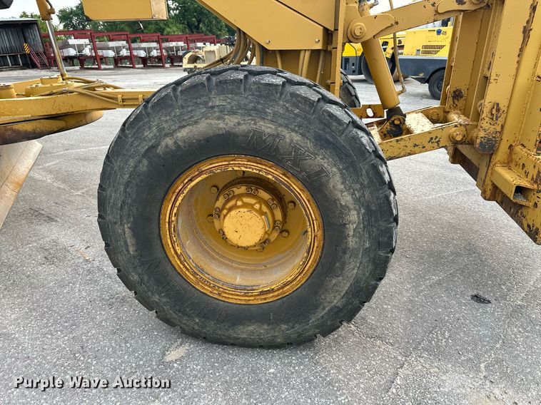 image for item DO5110 2004 Caterpillar 143H  motor grader