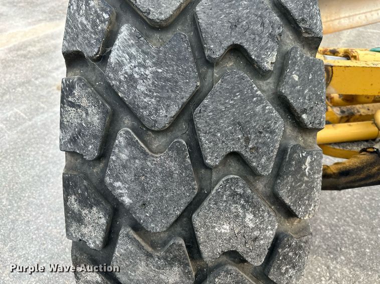 image for item DO5110 2004 Caterpillar 143H  motor grader