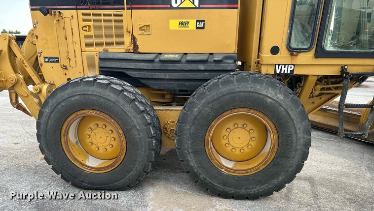 image for item DO5110 2004 Caterpillar 143H  motor grader