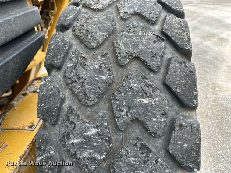 image for item DO5110 2004 Caterpillar 143H  motor grader