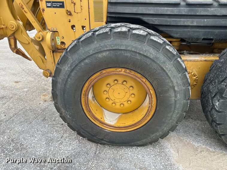 image for item DO5110 2004 Caterpillar 143H  motor grader