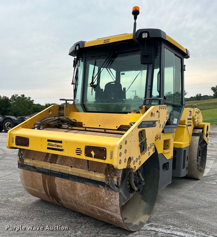 image for item DO5113 Dynapac CC5200  double drum vibratory roller