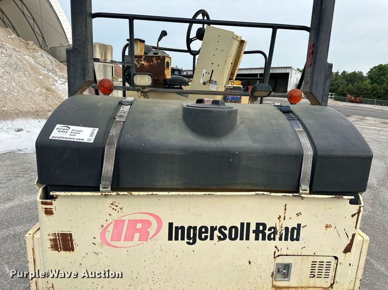 image for item DO5114 2003 Ingersoll Rand DD-90  double drum vibratory roller