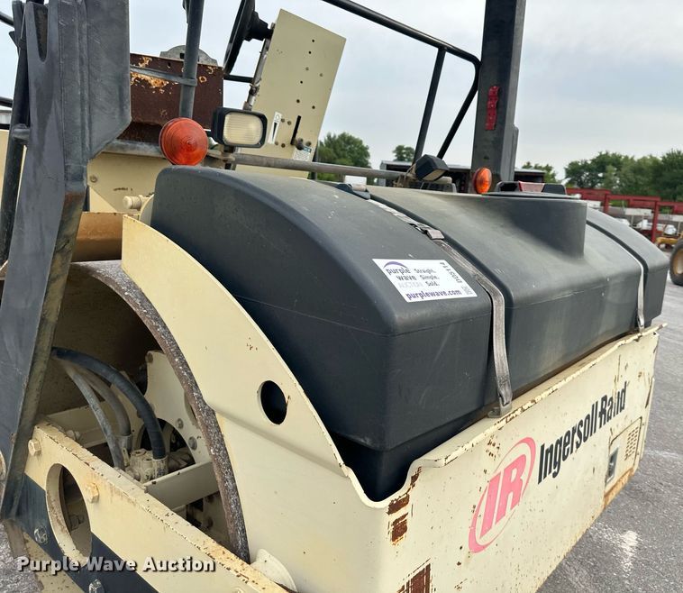 image for item DO5114 2003 Ingersoll Rand DD-90  double drum vibratory roller
