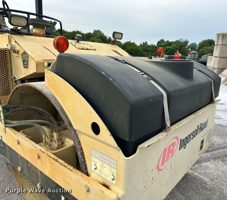 image for item DO5114 2003 Ingersoll Rand DD-90  double drum vibratory roller