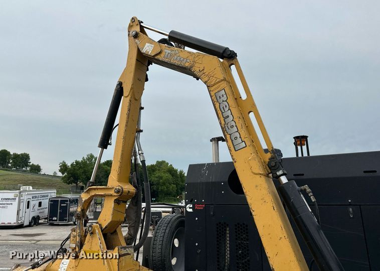 image for item DO5115 2015 Ford F550 Super Duty  flatbed truck with side boom mower