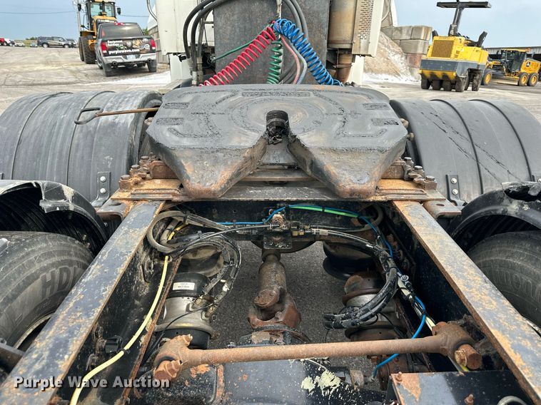 image for item DO5116 2006 Sterling L-Line  semi truck