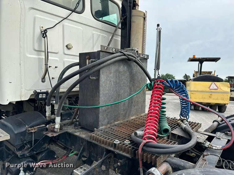 image for item DO5116 2006 Sterling L-Line  semi truck