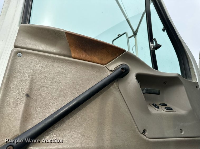 image for item DO5116 2006 Sterling L-Line  semi truck