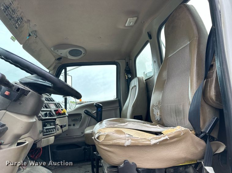 image for item DO5116 2006 Sterling L-Line  semi truck