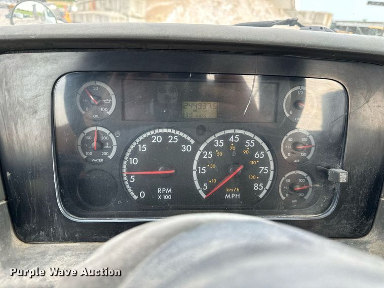 image for item DO5116 2006 Sterling L-Line  semi truck