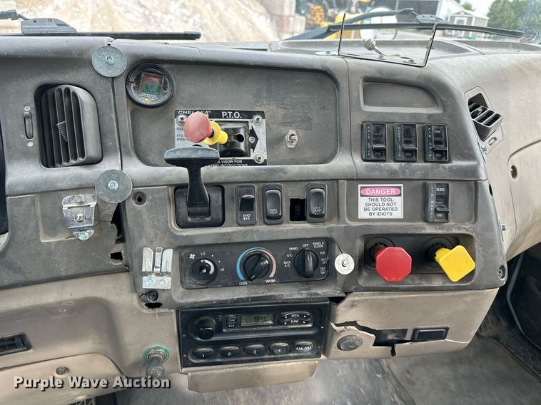 image for item DO5116 2006 Sterling L-Line  semi truck