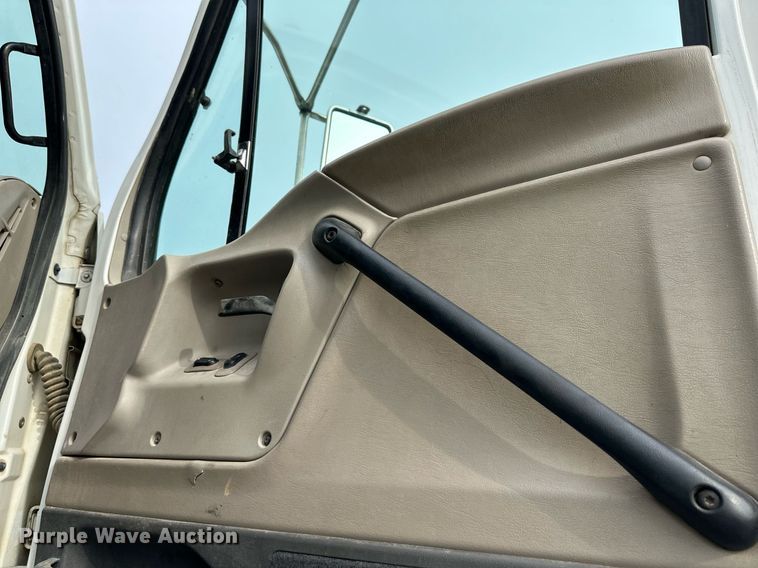 image for item DO5116 2006 Sterling L-Line  semi truck