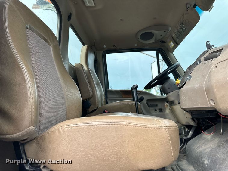 image for item DO5116 2006 Sterling L-Line  semi truck