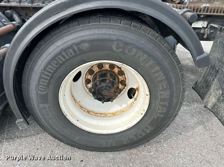 image for item DO5116 2006 Sterling L-Line  semi truck