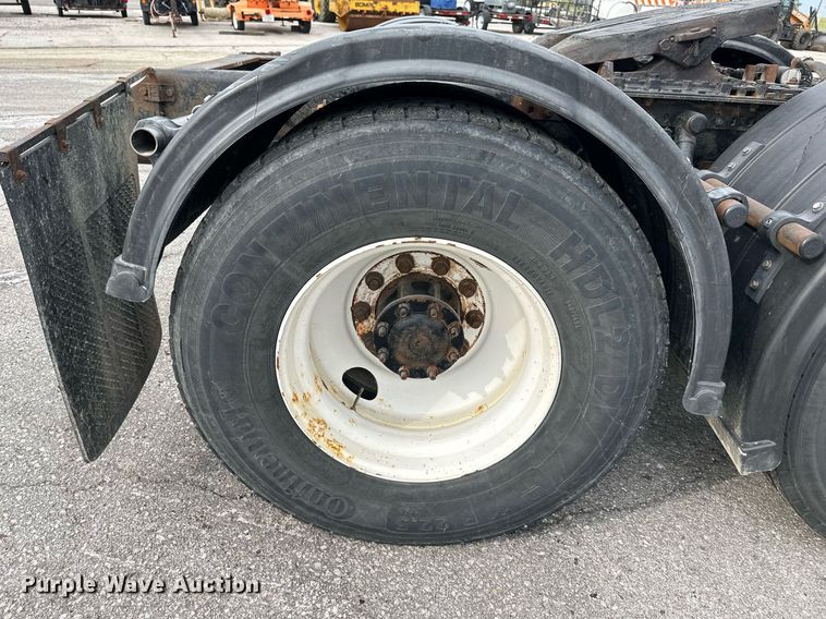 image for item DO5116 2006 Sterling L-Line  semi truck