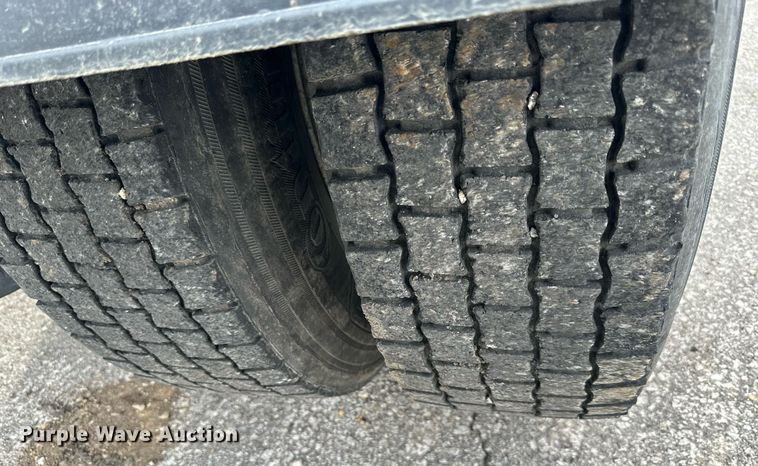 image for item DO5116 2006 Sterling L-Line  semi truck