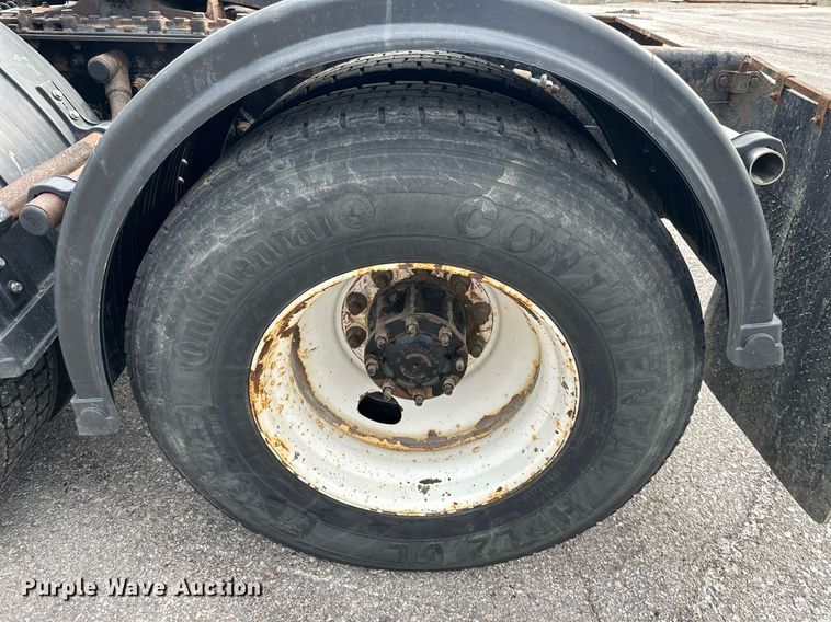 image for item DO5116 2006 Sterling L-Line  semi truck