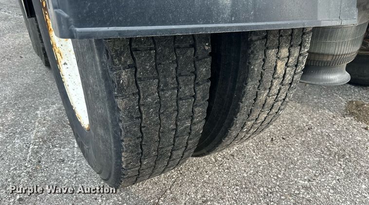 image for item DO5116 2006 Sterling L-Line  semi truck