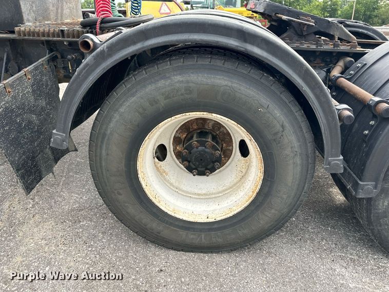 image for item DO5116 2006 Sterling L-Line  semi truck