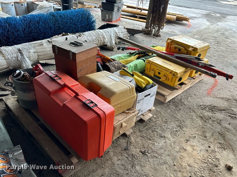 image for item DO5124 Surveying equipment