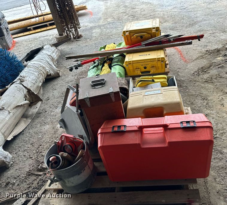 image for item DO5124 Surveying equipment