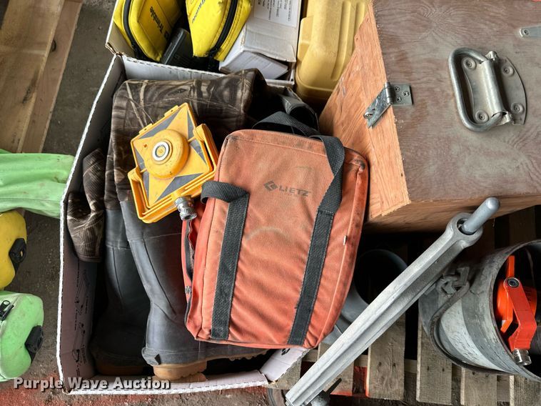 image for item DO5124 Surveying equipment