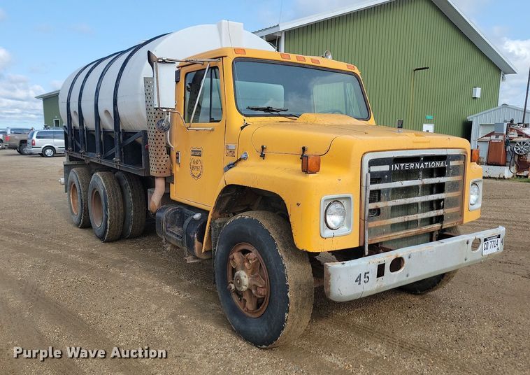 image for item DQ7468 1983 International F1954  tank truck