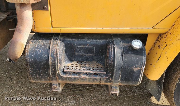 image for item DQ7468 1983 International F1954  tank truck