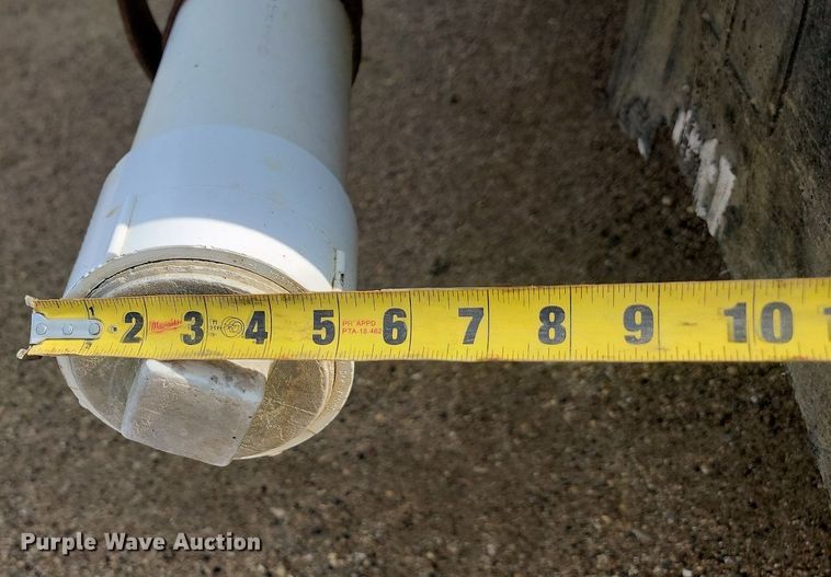 image for item DQ7468 1983 International F1954  tank truck