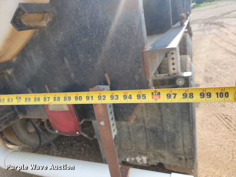 image for item DQ7468 1983 International F1954  tank truck