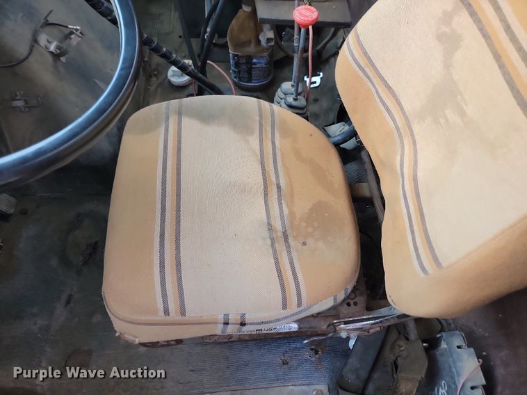 image for item DQ7468 1983 International F1954  tank truck