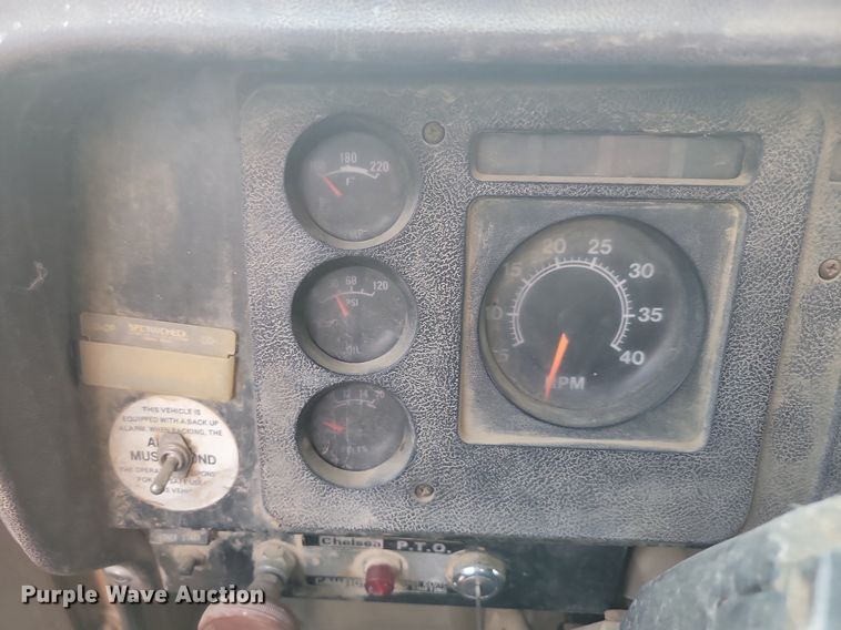 image for item DQ7468 1983 International F1954  tank truck