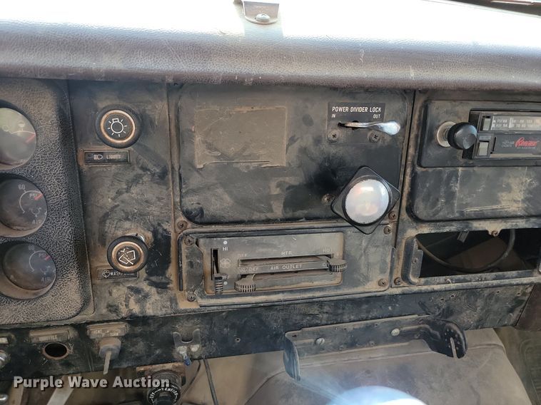 image for item DQ7468 1983 International F1954  tank truck