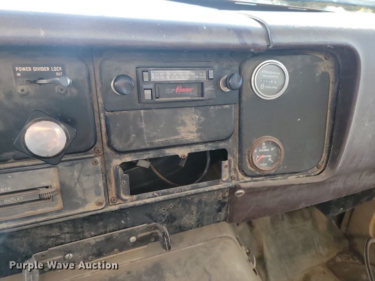 image for item DQ7468 1983 International F1954  tank truck