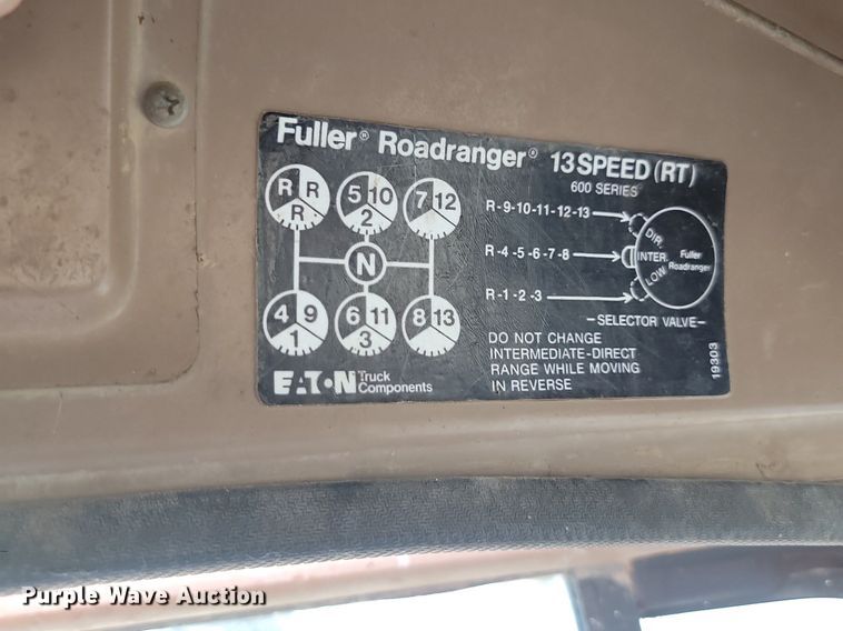 image for item DQ7468 1983 International F1954  tank truck