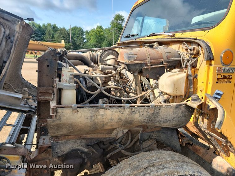 image for item DQ7468 1983 International F1954  tank truck