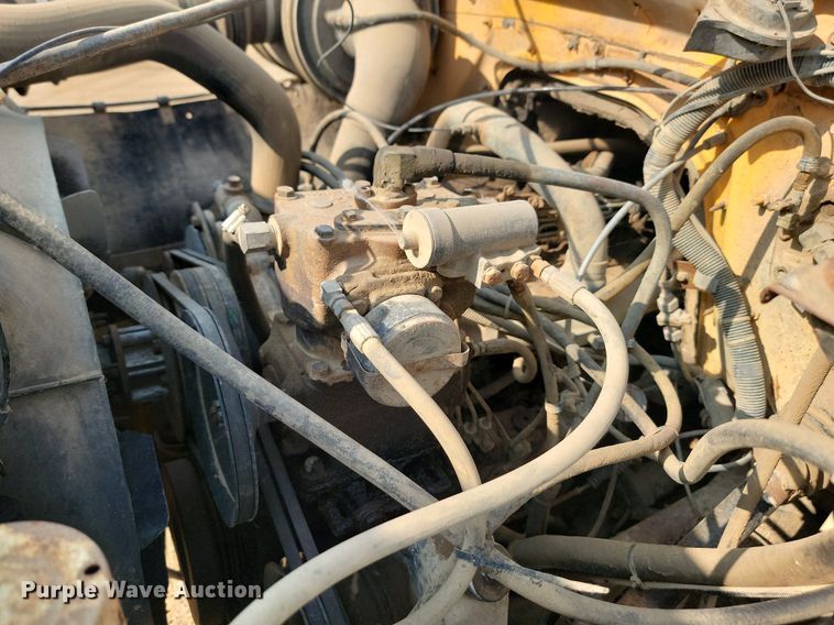 image for item DQ7468 1983 International F1954  tank truck