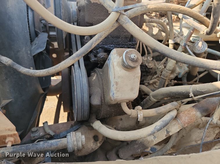 image for item DQ7468 1983 International F1954  tank truck