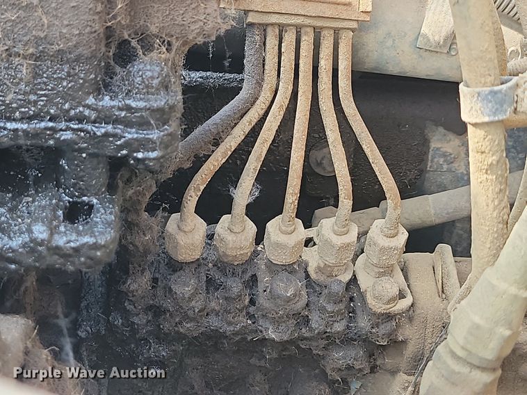 image for item DQ7468 1983 International F1954  tank truck