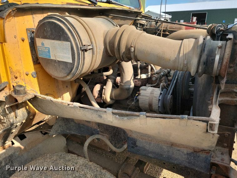 image for item DQ7468 1983 International F1954  tank truck