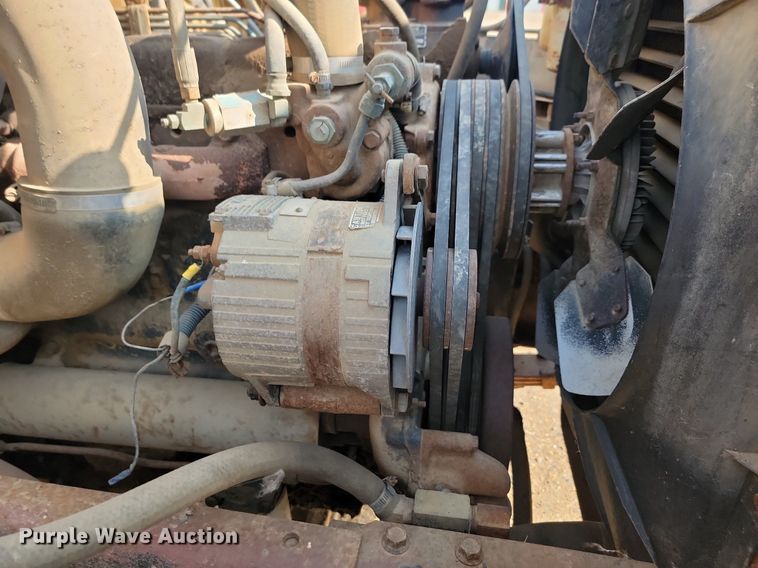 image for item DQ7468 1983 International F1954  tank truck