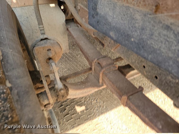 image for item DQ7468 1983 International F1954  tank truck